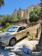 8 كيا سيرينتو جيب.بحالة ممتازة مش ناقصها شيء.كاش او اقساط