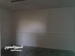  3 بيت في جبل  النزهه للايجار غرفتين وصاله و مطبخ وحمام