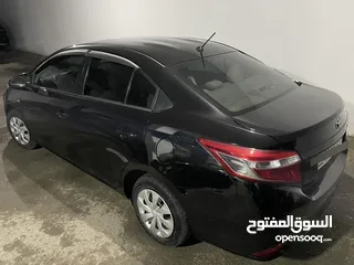  6 تويوتا يارس 2017. مواصفات خليجية 1500cc. اقتصادية جداً واكثر من الهايبر.  شغل وامشي. دهان اسود