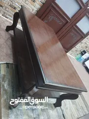  1 طاولة وسط خشب لون بني بحالة جيد جدا قياس 120*70