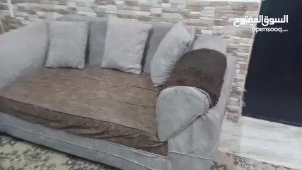  4 طقم كنب للبيع بحاله حيده 8مقاعد  ظهر متحرك