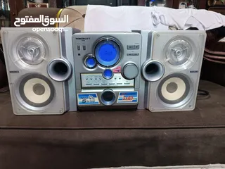  2 مسجل وراديو ويو أكس يسجل من يو أكس على شريط كاسيت. ياباني صوت ستيريو موجود بالزرقاء