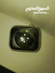  3 عندي ساعة ابل اصلي وسماعات ابل للبيع الساعة شريتها 400 وسماعات 300 شغلات ميه بالميه بدي ابيعهم 350
