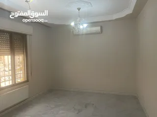  10 طبربور شقة طابق ثالث 149 م2 للبيع من المالك مباشرة 3 غرف نوم 3 حمامات مطبخ راكب تدفئة ديزل و مكيفات