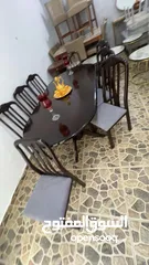  2 طاولة سفره 8كراسي بحاله الوكاله تفصيل خشب لاتيه18 وزان صلب ، تتكون من طاولة مع 8كراسي
