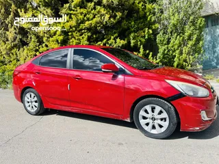  2 Hyundai Accent