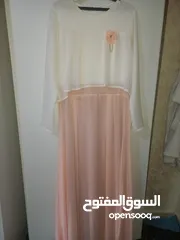  16 شروة مجموعة ملابس شبه جديده  ملابس نظيفة جدا يوجد فساتين سهره ملابس بيتيه بيجامات عبايات اطقم احذيه