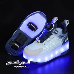  3 أحذية LED مضيئة مزودة بعجلات