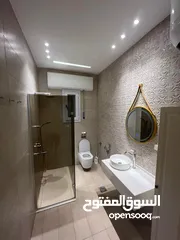  9 شقة في عمارات بعد الباب الخلفي لجامعة ناصر الدور الأول موقع ممتاز تشطيب ممتاز للإيجار
