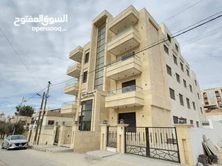  15 شقة طابق ثاني 150م من المالك تبعد 1كم عن طريق المطار