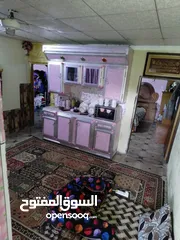  3 بيت تجاوز للبيع مساحته 100 متر القبله حي المهندسين طارمه +حمام كبير خارجي + ديوانيه + هول +مطبخ +غرف