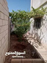  3 بيت طابقين للبيع في منطقة النبي هود