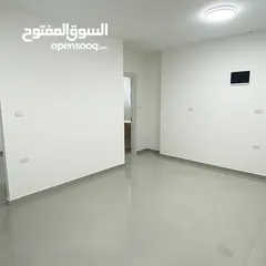  5 4 استوديوهات للبيع