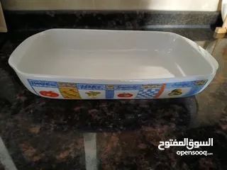  8 صينيه عدد 2 ستانليس ستيل ثقيلة بحال الجديد والاغراض اغلبها جديد غير مستعملة