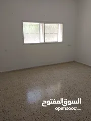  4 شقه سكنيه للايجار