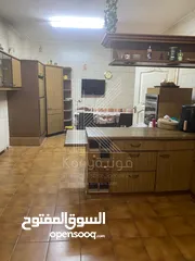  3 فيلا مستقلة للبيع في تلاع العلي