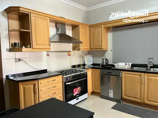  7 في أرقى مناطق عبدون شقة طابق ثالث 210م لم تسكن بسعر مميز / ref 7050