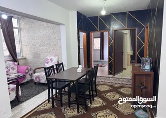  8 متوفر شاغر (لصبايا عدد 2 )في غرفه مشتركه