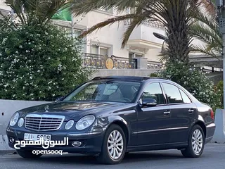  1 مرسيدس 2009 E200 بانوراما   استخدام شخصي  فل كامل وفحص كامل   وعداد قليل ((100 الف كم فقط