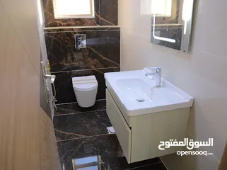  11 شقة فاخرة للبيع