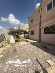  1 بيت طابقين للبيع في الحي الغربي  طابق ارضي بناء من 10الى 16 سنة  طابق اول بناء قبل 3شهور فقط