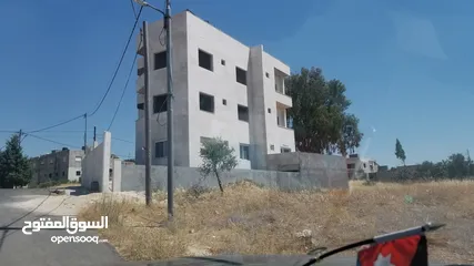  4 عمارة بتصميم فيلا في اجمل مناطق مرج الحمام قرب ترخيص غرب عمان موقع مميز جدا و ذات اطلاله خلابه