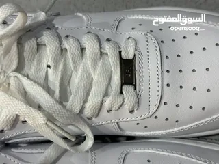  4 حذاء Nike Air Force 1 أبيض جديد – مقاس 43