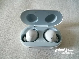  5 Samsung AkG earbuds
