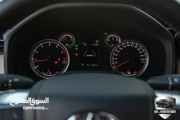  26 Toyota Land Cruiser Gx-r 2022 70th anniversary   السيارة وارد خليجي و قطعت مسافة 25,000 كيلو متر