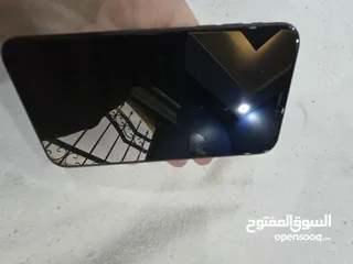  4 ايفون 11 اسود بحالة ممتازة و غير مفتوح ابدا وارد امريكي