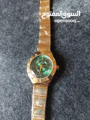  4 ساعة أوميغا فخمة بإطلالة ذهبية أنيقة