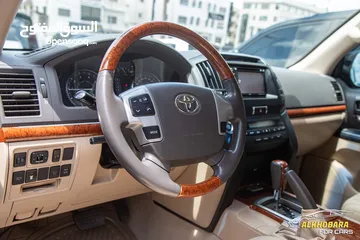 24 Toyota Land Cruiser 2013 GX-R