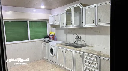  5 شقه للايجار دور اول و الثاني مساحه كبيره اكثر من 170 متر مكسي جديد 4 غرف وصاله وحمامين ومطبخ وبلكونه