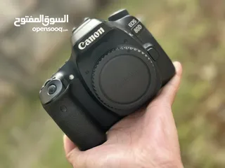  2 للبيع علبه الكاميرا 80D و عدسة 2