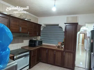  11 شقة  ارضيه للبيع