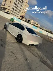  2 بي ام. 520. لون ابيض