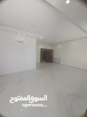  2 الرابية 200م ورف بناء40م 30م وتراس 60مبسعر مغري