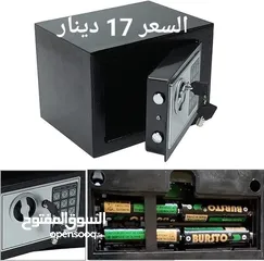  1 خزنة صغيرة للمنزل والمكتب مع لوحة مفاتيح إلكترونية ومفتاحين لتجاوز حالات الطوارئ .مع بطاريات وبراغي