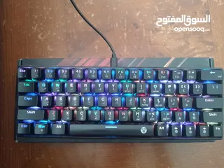  5 لوحة مفاتيح ميكانيكيه من شركة فانتك MK859 ATOM63 RGB سعر 15 دينار قابل للتفاوض للجادين فقط