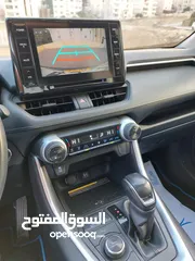  4 للبيع تويوتا راف فور موديل 2021 وارد المركزيه اسود  بسعر 28500 دينار