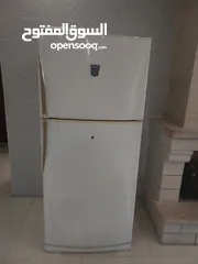  1 ثلاجة شارب للبيع