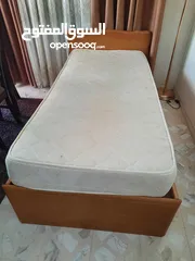  1 تخت مفرد تفصيل مع فرشة زمبرك خشب زان ولاتيه للبيع