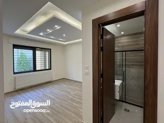  23 شقة طابق شبه ارضي مساحة 231م + حديقه 255م بتشطيبات مميزة - حي الصحابة - رجم عميش - رمضان للاسكان