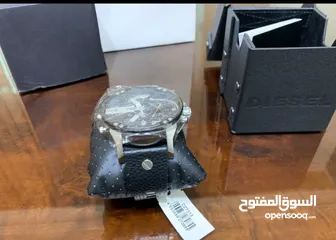  4 ساعة ديزل Mr daddy DZ7313 أصليه لون اسود بحالة الوكاله جديده للبيع