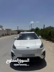  1 للبيع  Kia nero ev 2021  السيارة فل كامل مع فتحة ..............................