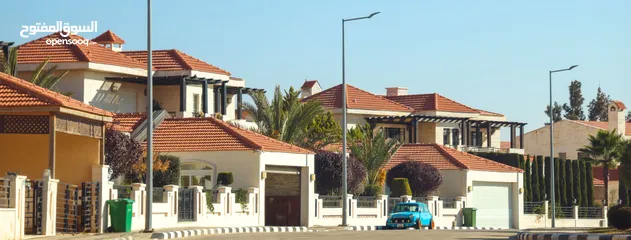  3 تملك فيلا العمر في ضاحية الأندلسية