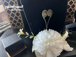  2 ستاند شبكة لون أسود مخملي مميز بزخارف ذهبية شبه جديد مستخدم مرة وحدة والله يبارك لصاحب النصيب
