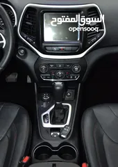  7 Jeep Cherokee TrailHawk ( 2014 Model ) in Grey Color GCC Specs