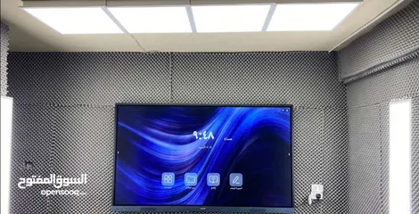  3 شاشات تفاعليه بعده أحجام 65 انش، 75 ، 86 انس
