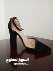  2 كعب اسود بونيتا طول 7سم للبيع